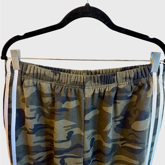 Bibi Joggers Track Pant Size XL Camo White Side Stripes Elastic Waistband NEW - Picture 5 of 12